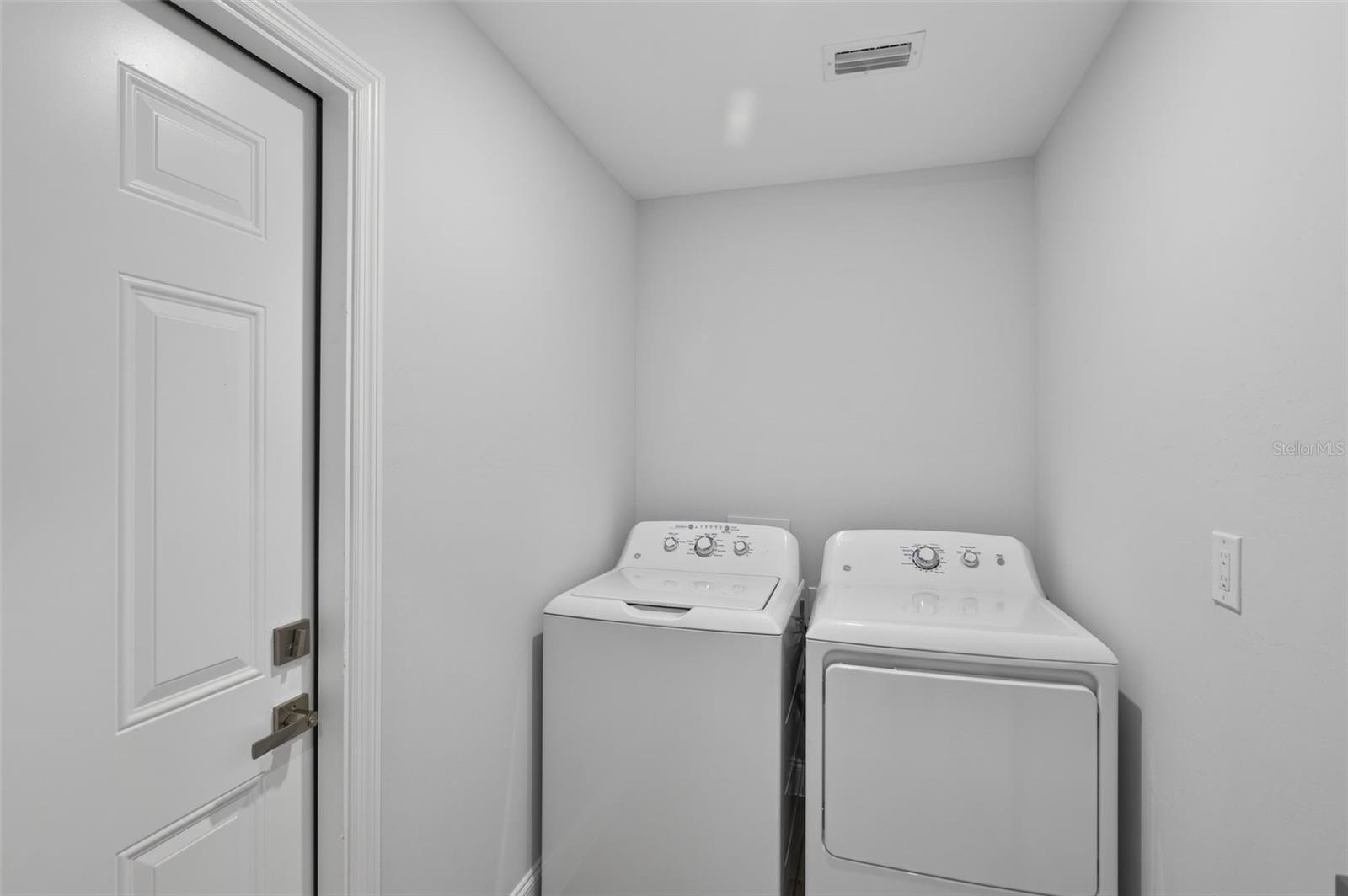 Image 21 of 37 For 375 Denver Drive