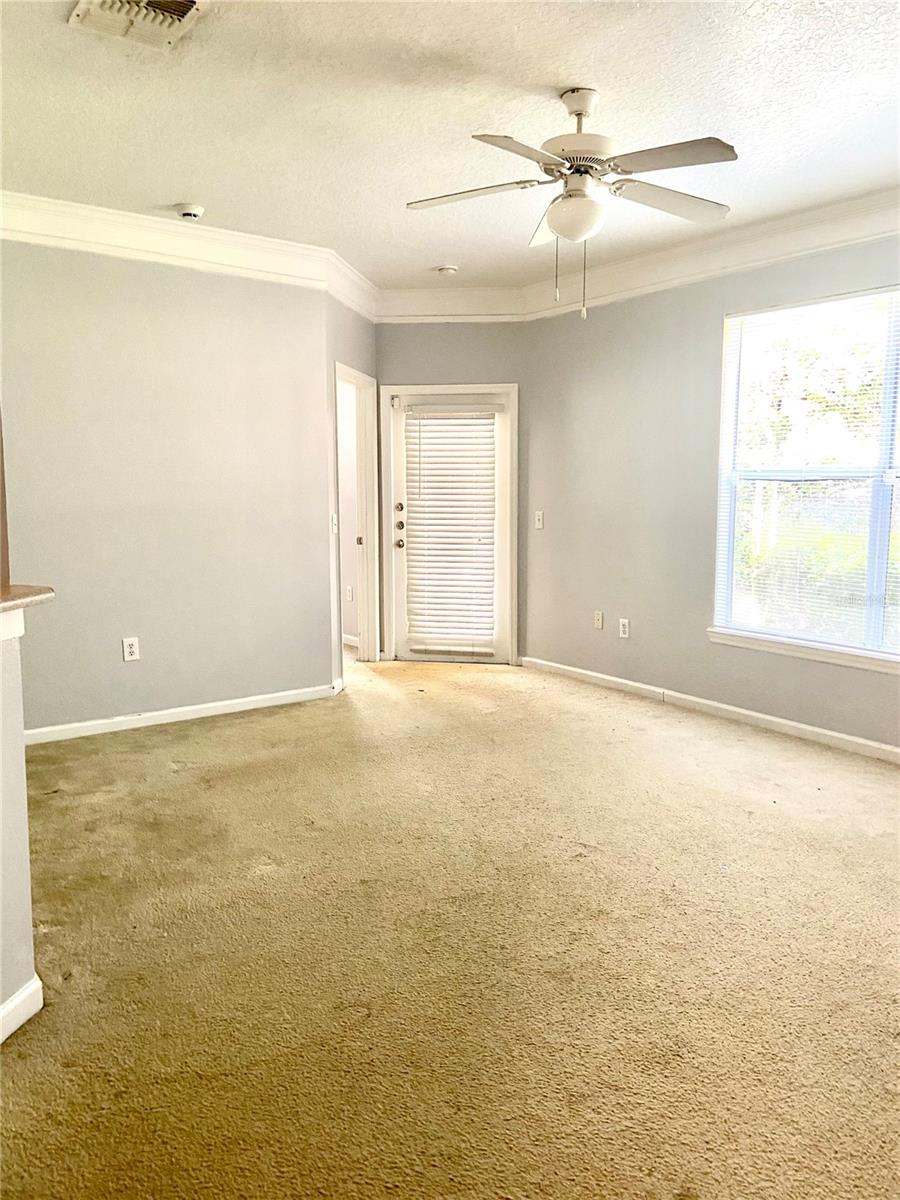 Image 3 of 17 For 8848 Villa View Circle 1