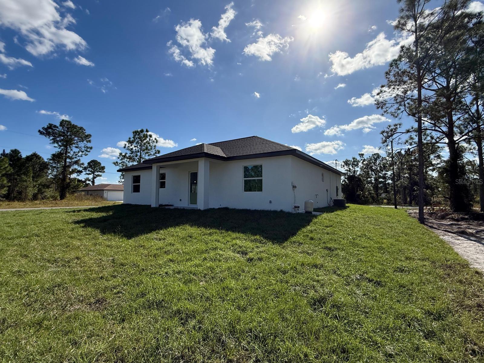 Image 10 of 31 For 1121 Florence Street E