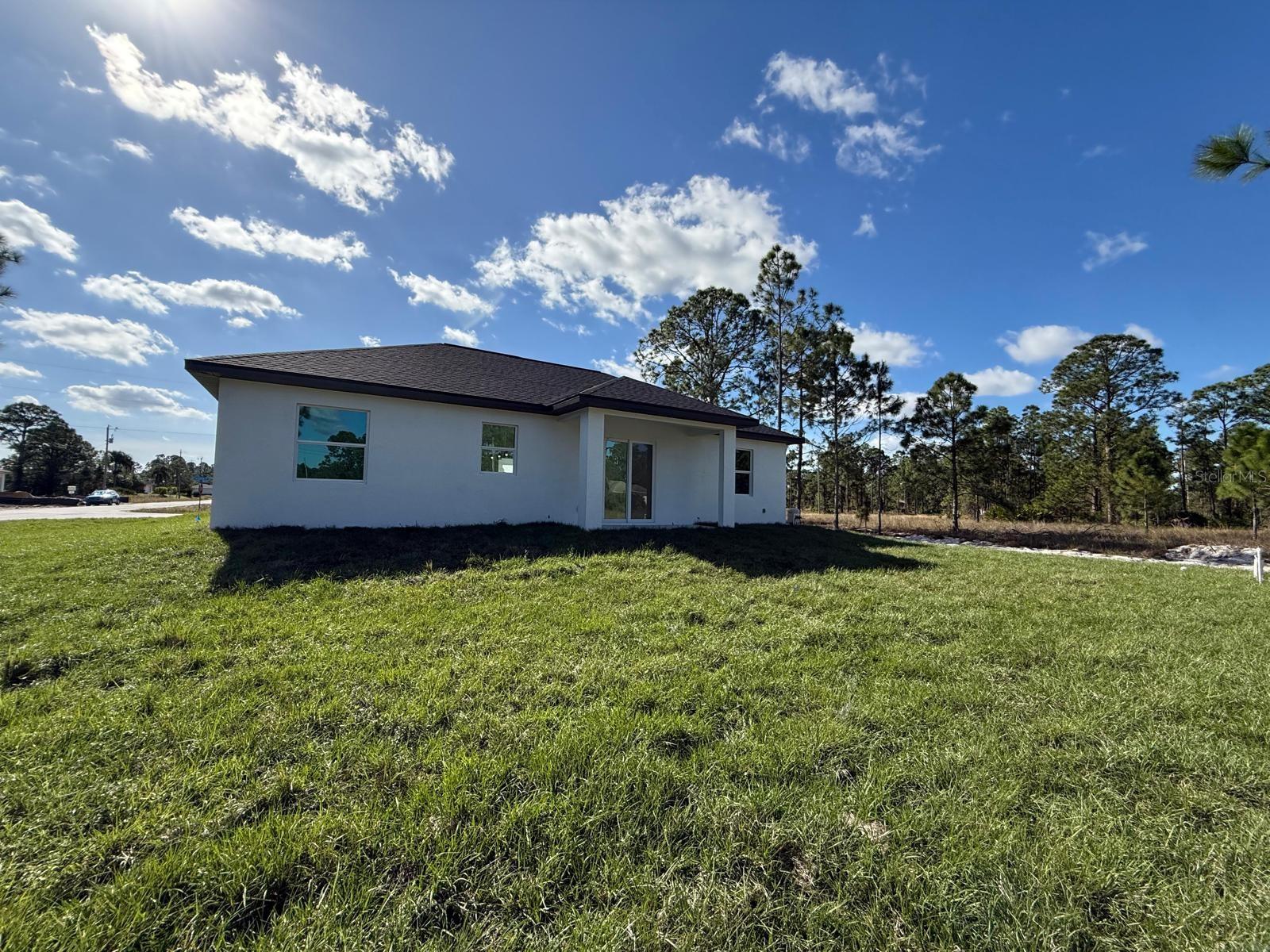 Image 11 of 31 For 1121 Florence Street E