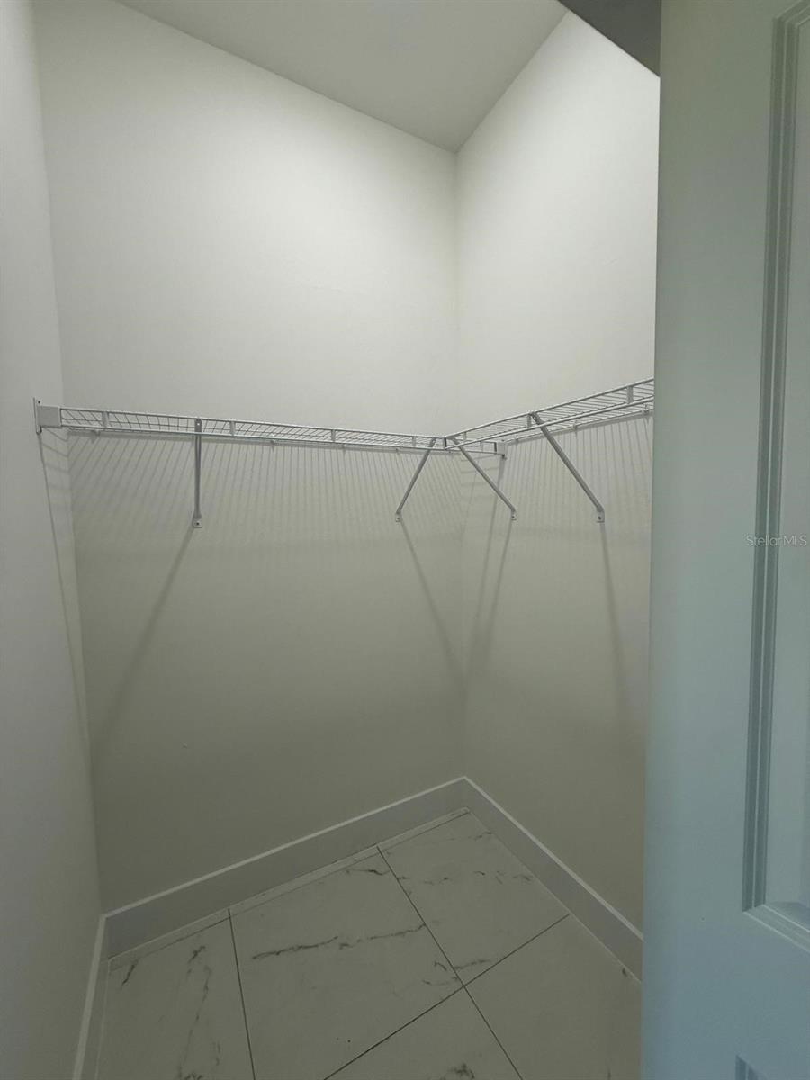 Image 22 of 31 For 1121 Florence Street E