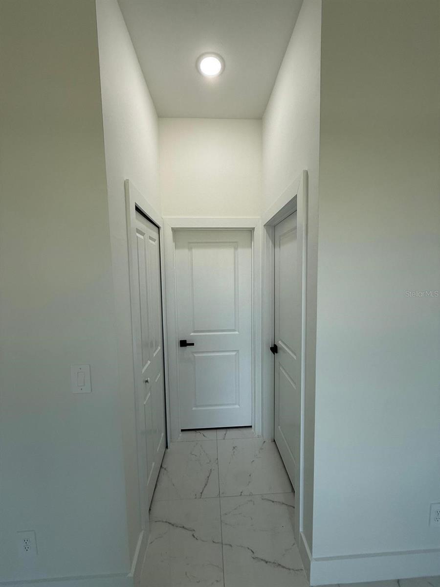 Image 24 of 31 For 1121 Florence Street E