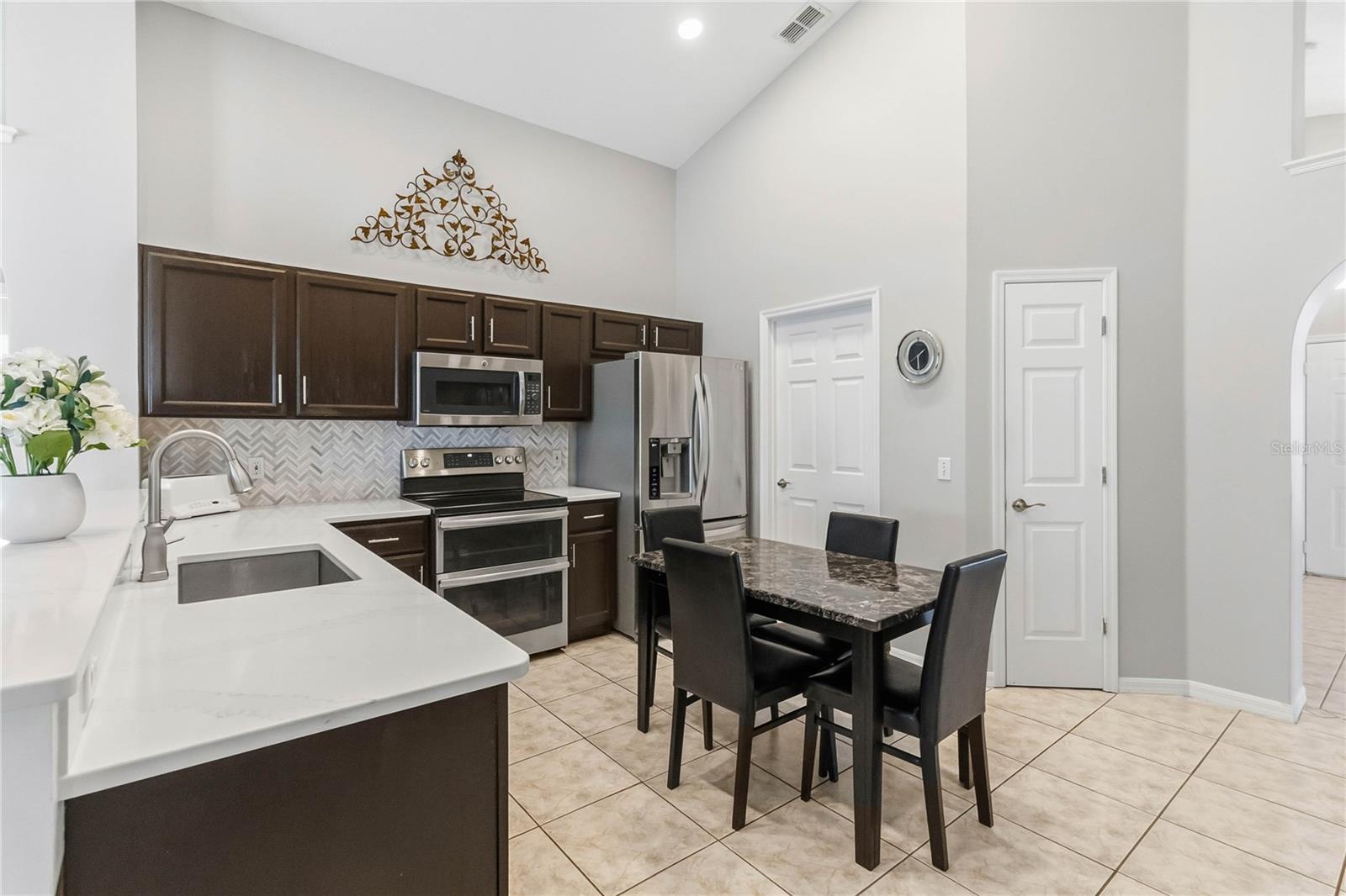 Image 18 of 47 For 3886 Blackberry Circle