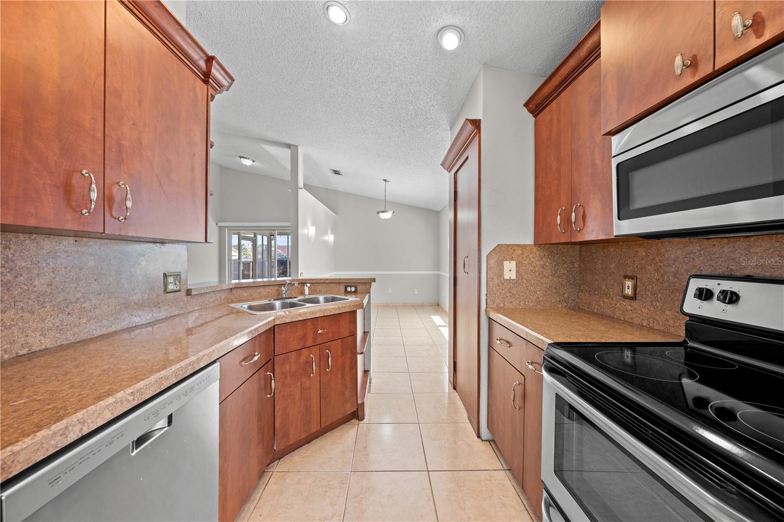 Image 14 of 50 For 8332 Southern Forest Drive