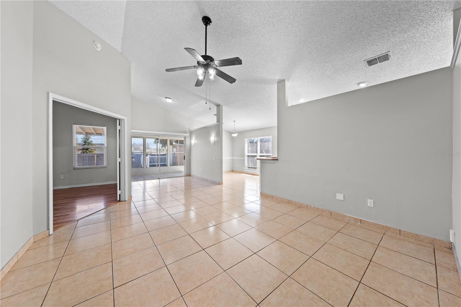 Image 7 of 50 For 8332 Southern Forest Drive