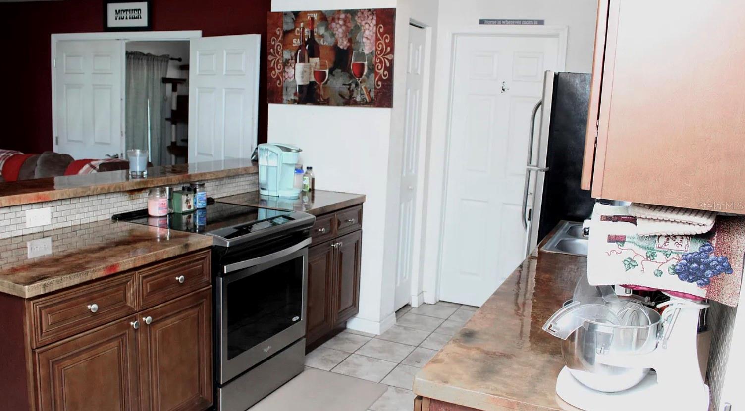 Image 10 of 17 For 47 Desoto Street