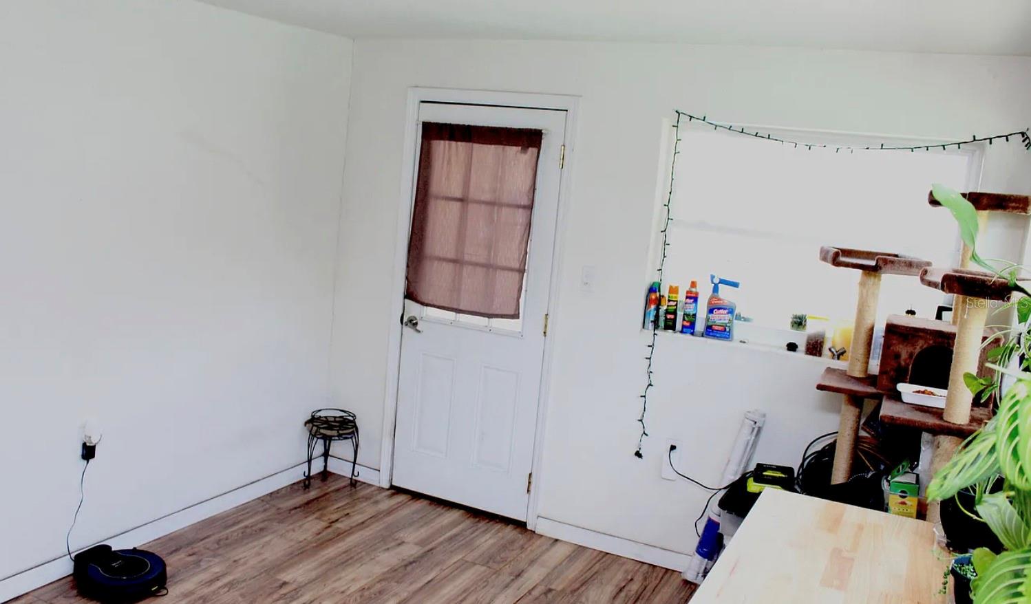 Image 14 of 17 For 47 Desoto Street