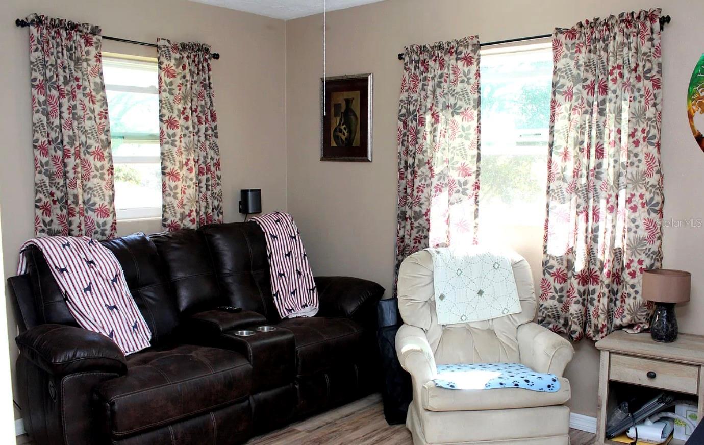 Image 3 of 17 For 47 Desoto Street