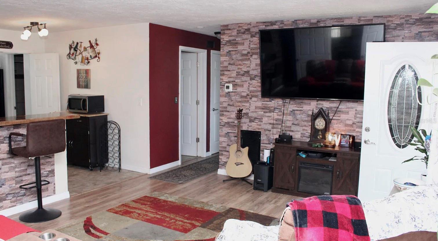 Image 8 of 17 For 47 Desoto Street