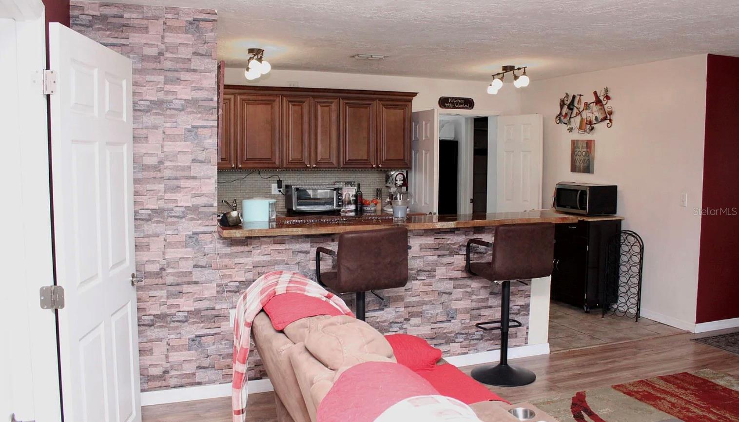 Image 9 of 17 For 47 Desoto Street