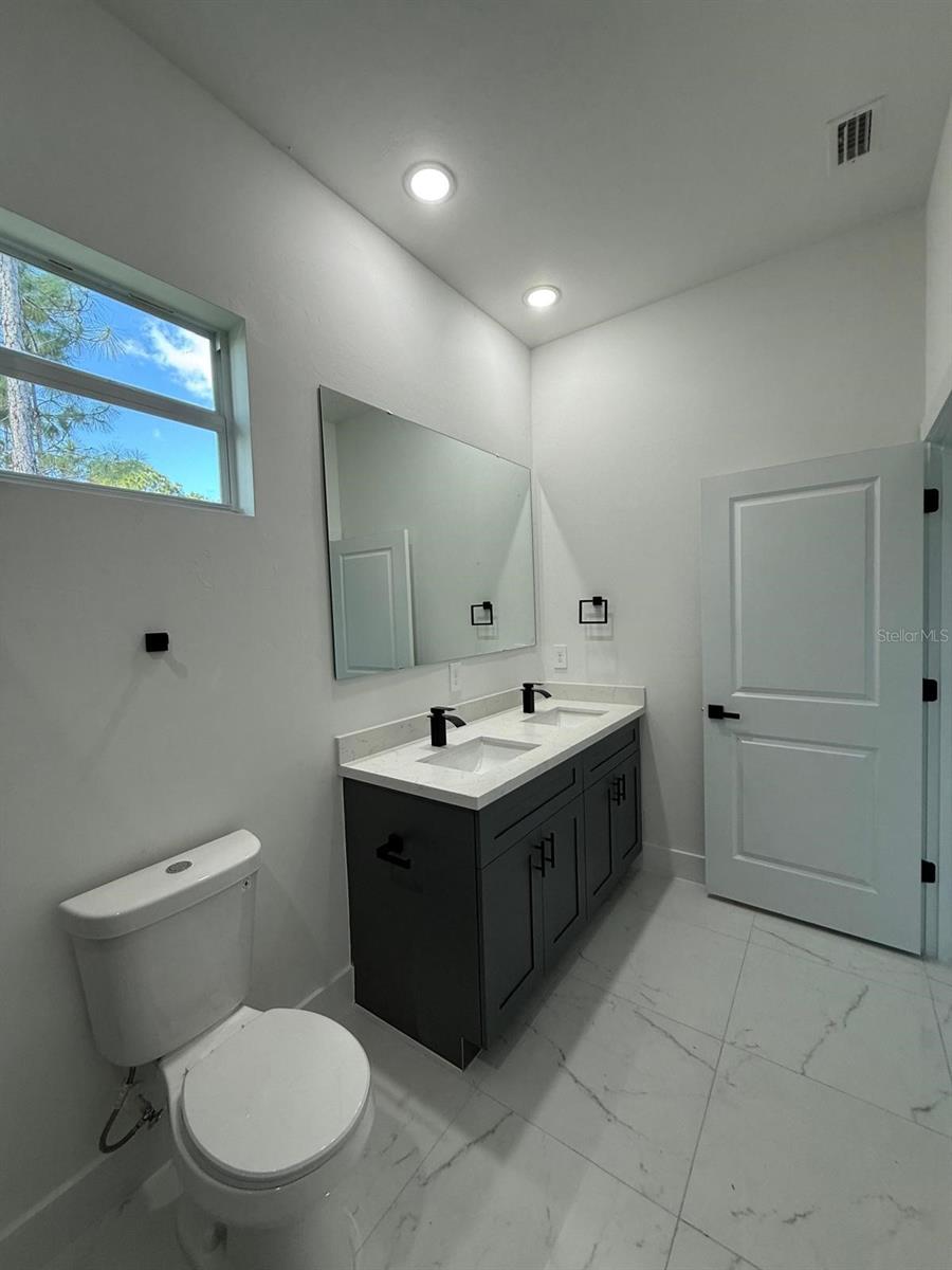 Image 20 of 31 For 1121 Florence Street E