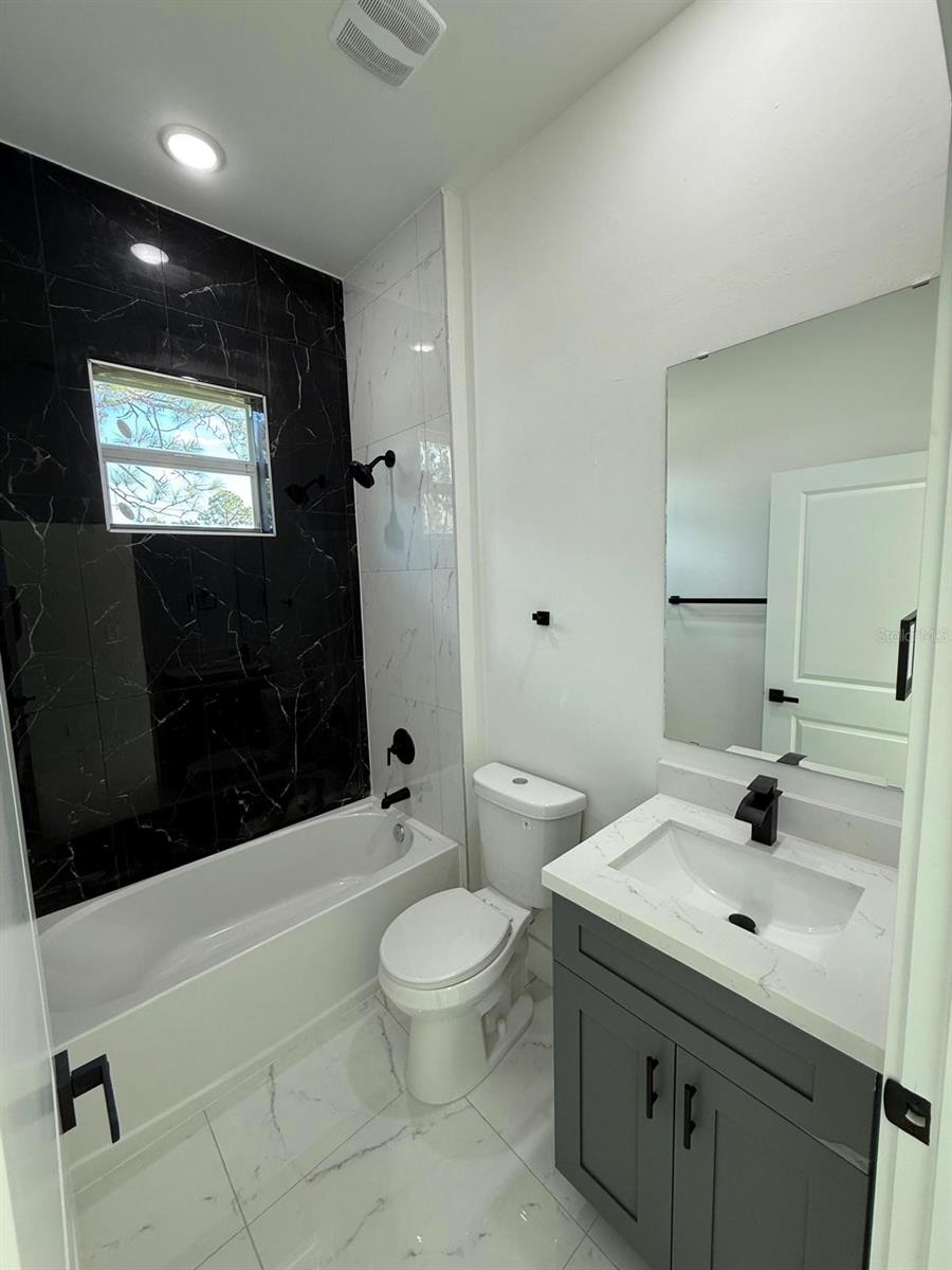 Image 29 of 31 For 1121 Florence Street E