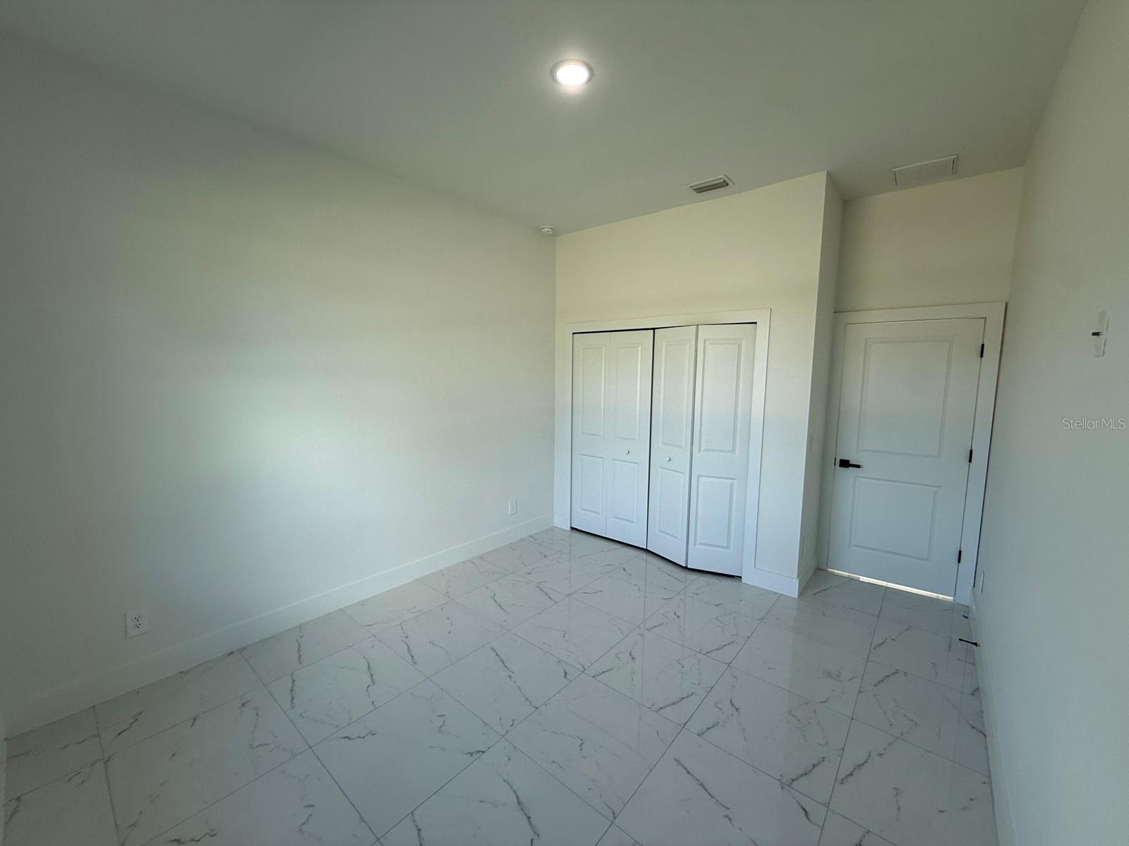 Image 31 of 31 For 1121 Florence Street E