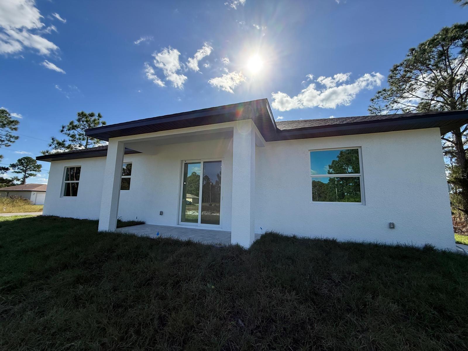 Image 9 of 31 For 1121 Florence Street E