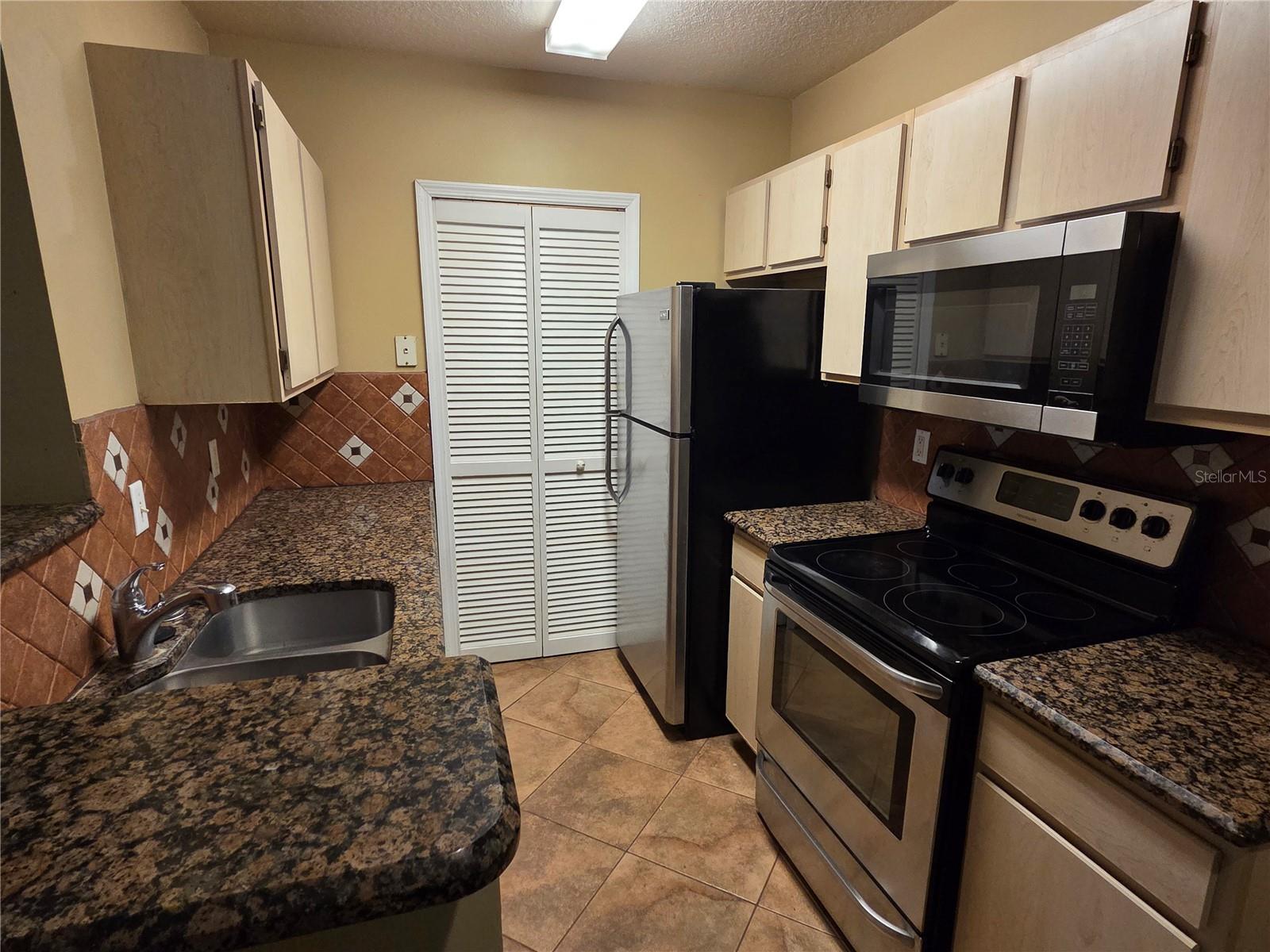 Image 12 of 16 For 4332 Kirkman Road 1006