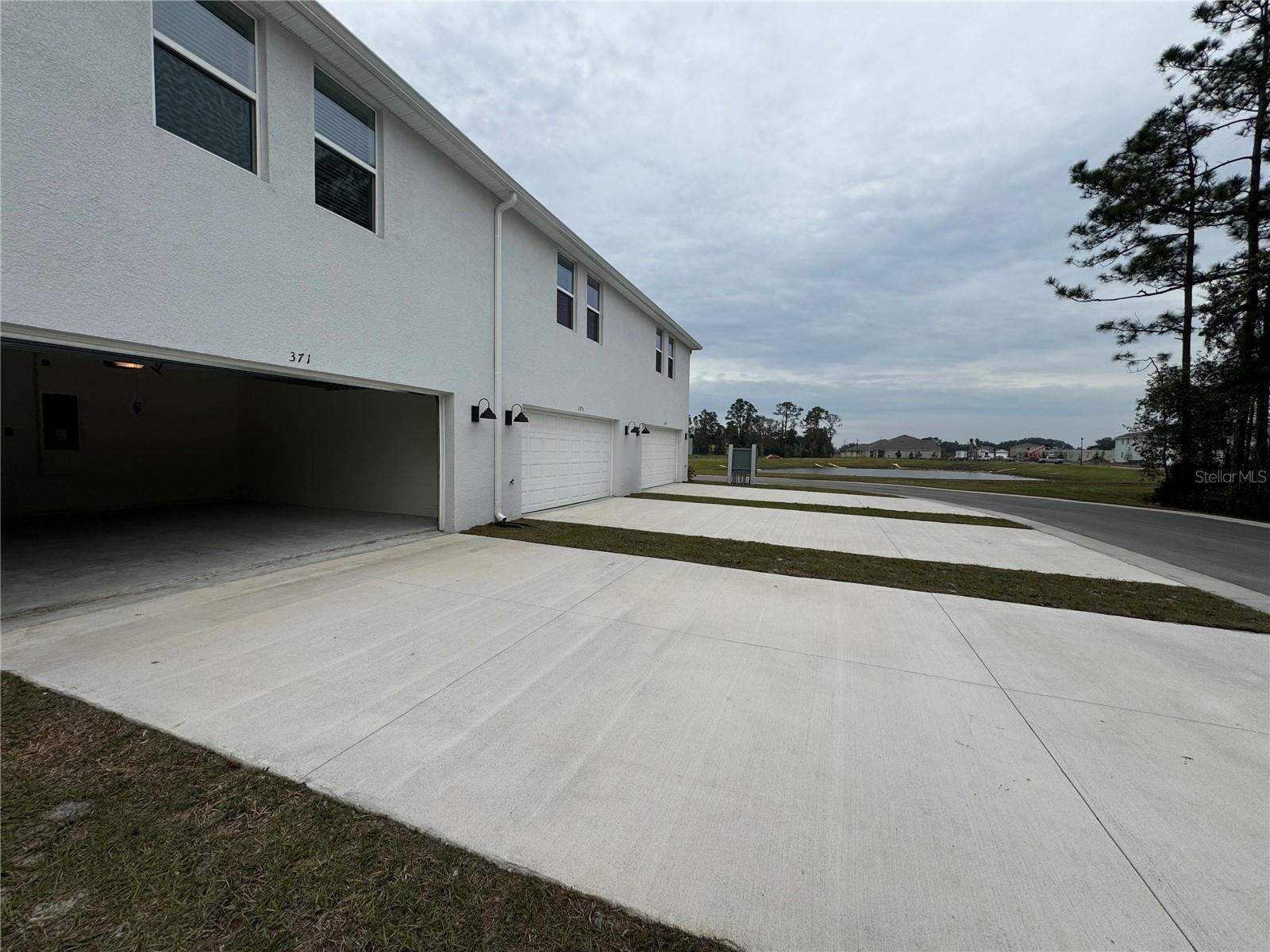 Image 10 of 38 For 371 Preston Cove Drive