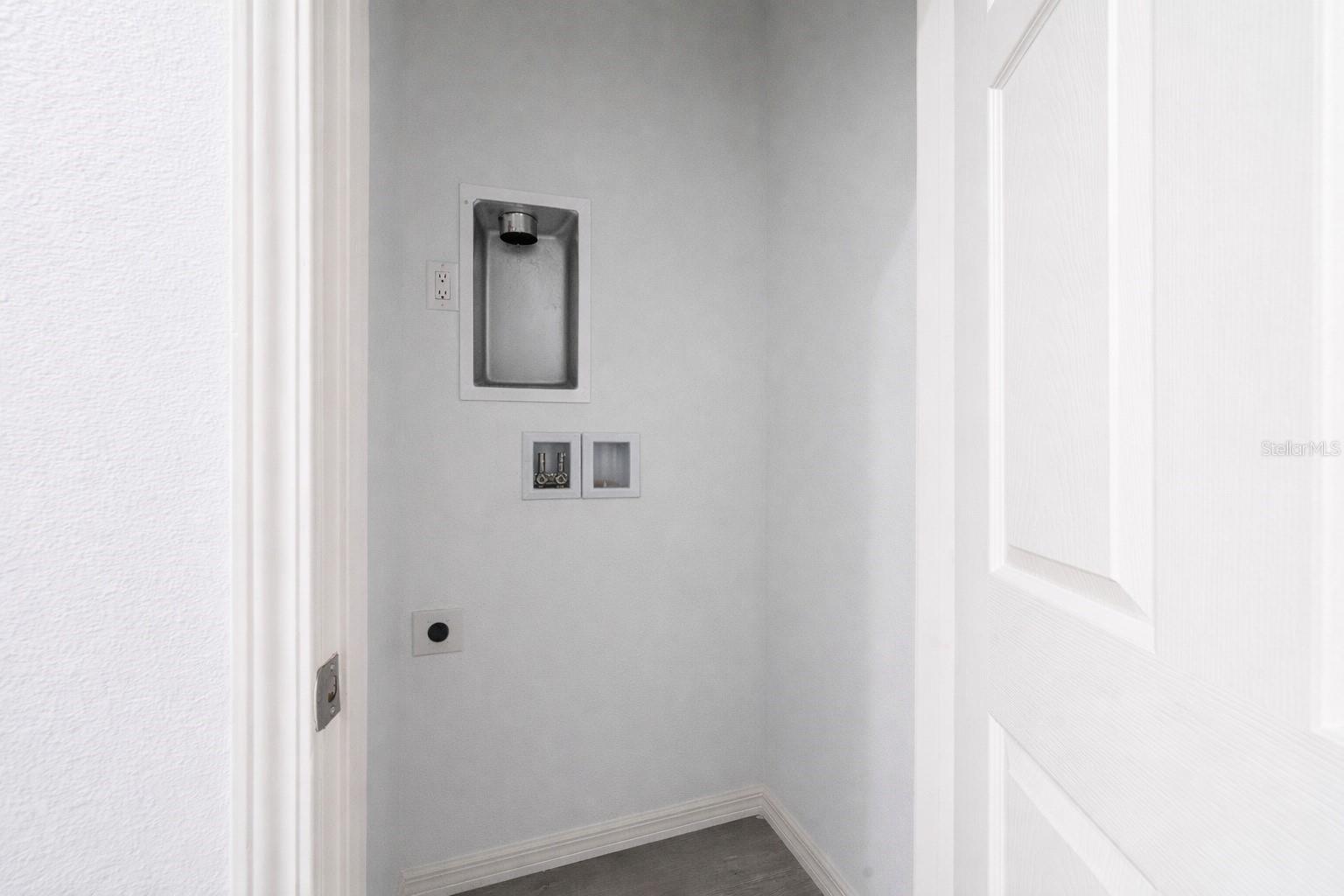 Image 21 of 24 For 610 Reddick Street