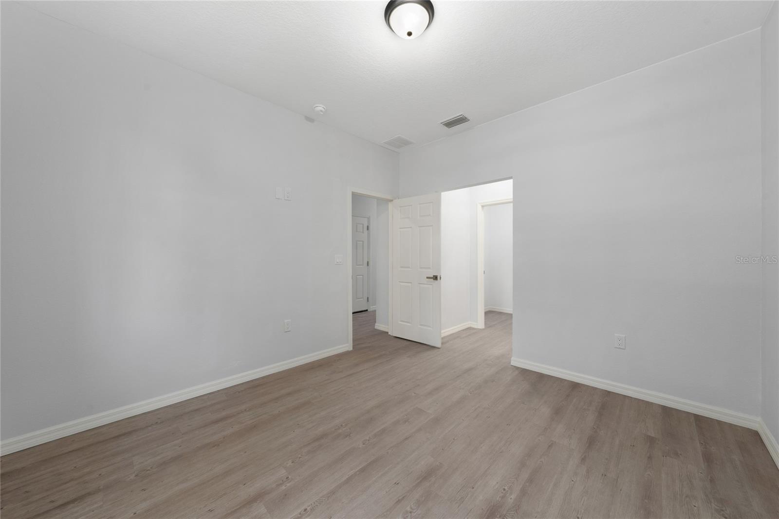 Image 5 of 24 For 610 Reddick Street