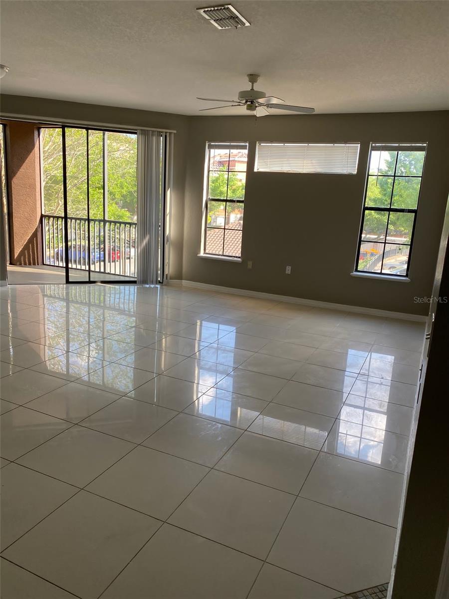 Image 4 of 11 For 6177 Metrowest  207