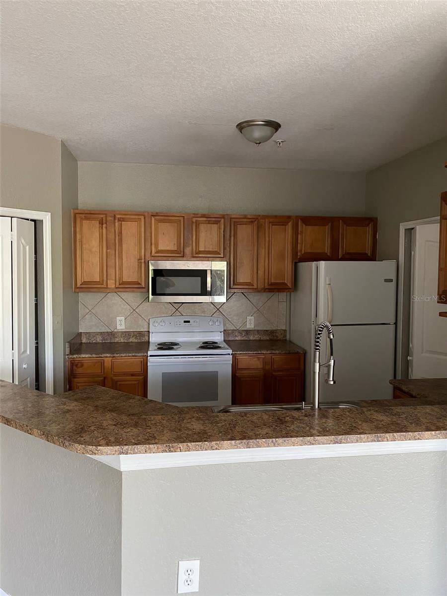 Image 6 of 11 For 6177 Metrowest  207