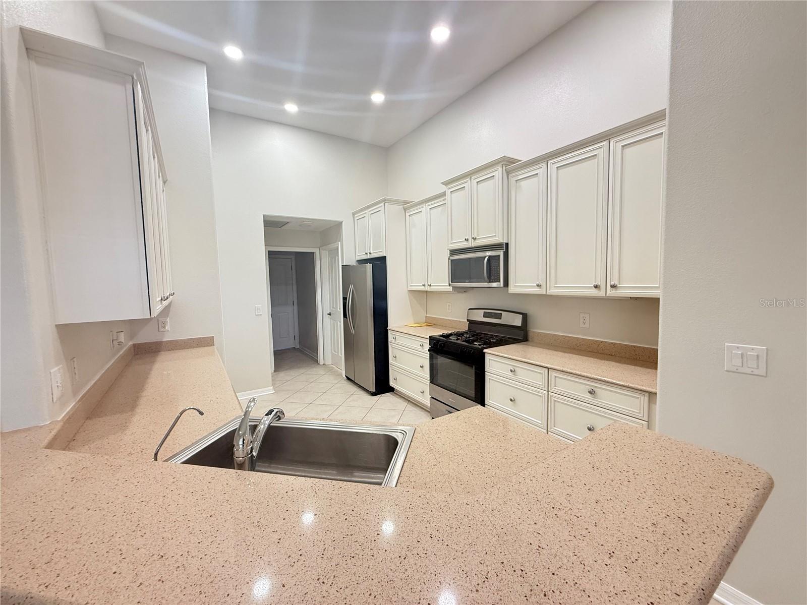 Image 19 of 29 For 6817 Cromwell Garden Drive