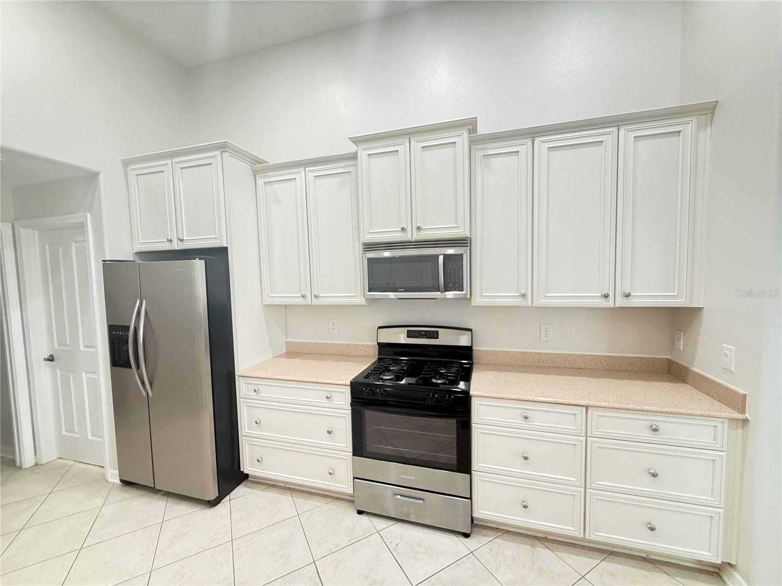 Image 7 of 29 For 6817 Cromwell Garden Drive