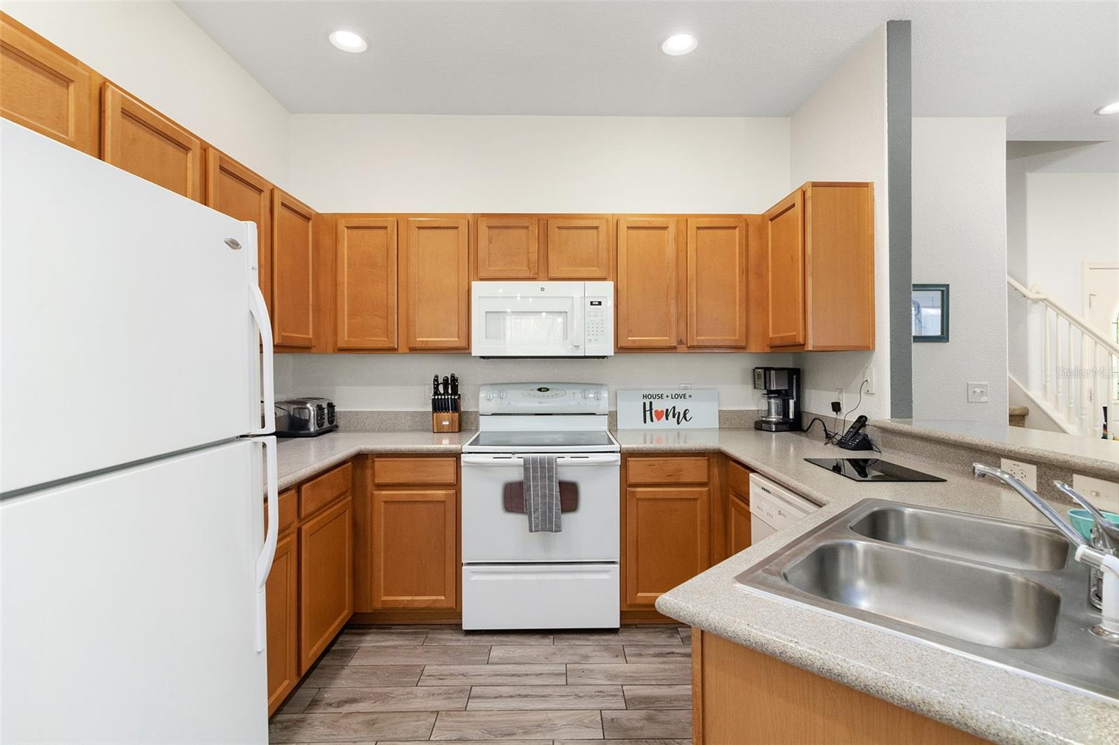 Image 30 of 41 For 2818 Roccella Court