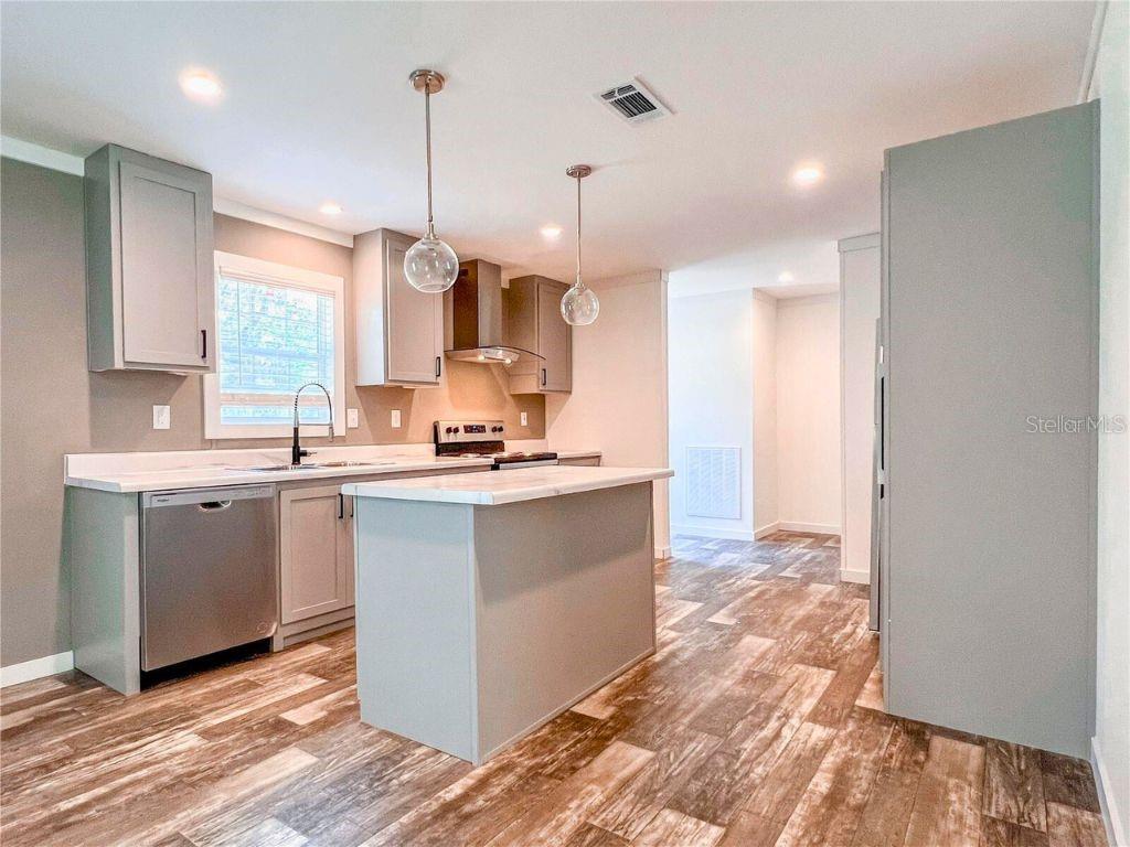 Image 7 of 27 For 15412 Highfield Road