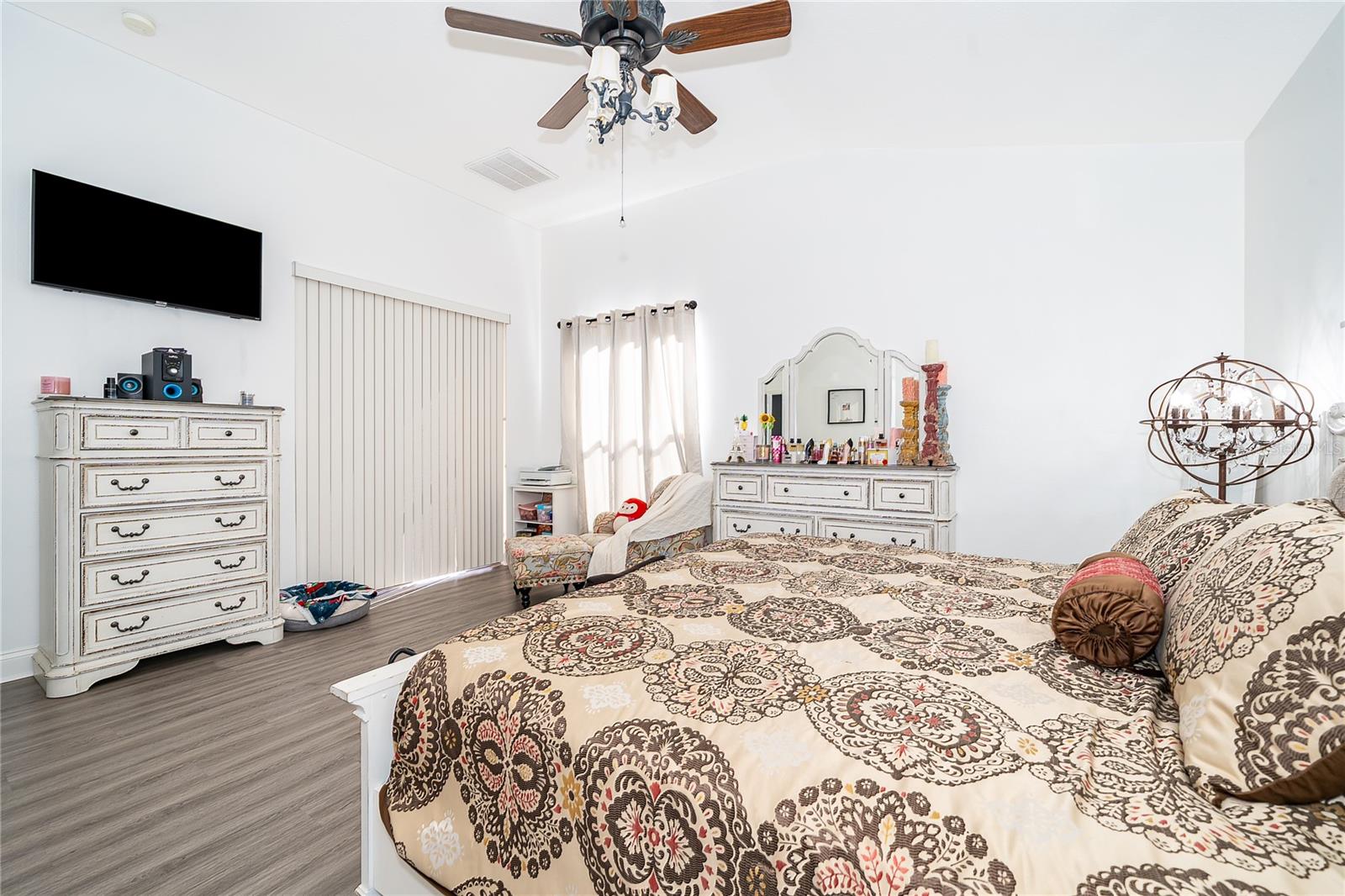 Image 20 of 41 For 4590 111th Place