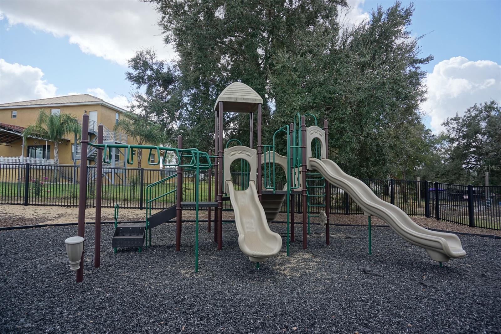 Image 17 of 18 For 253 Mandovi Street