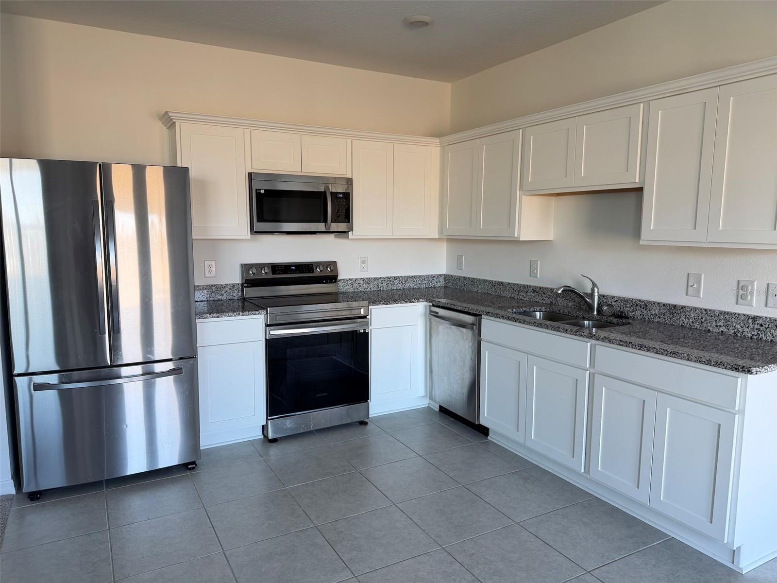 Image 3 of 18 For 253 Mandovi Street