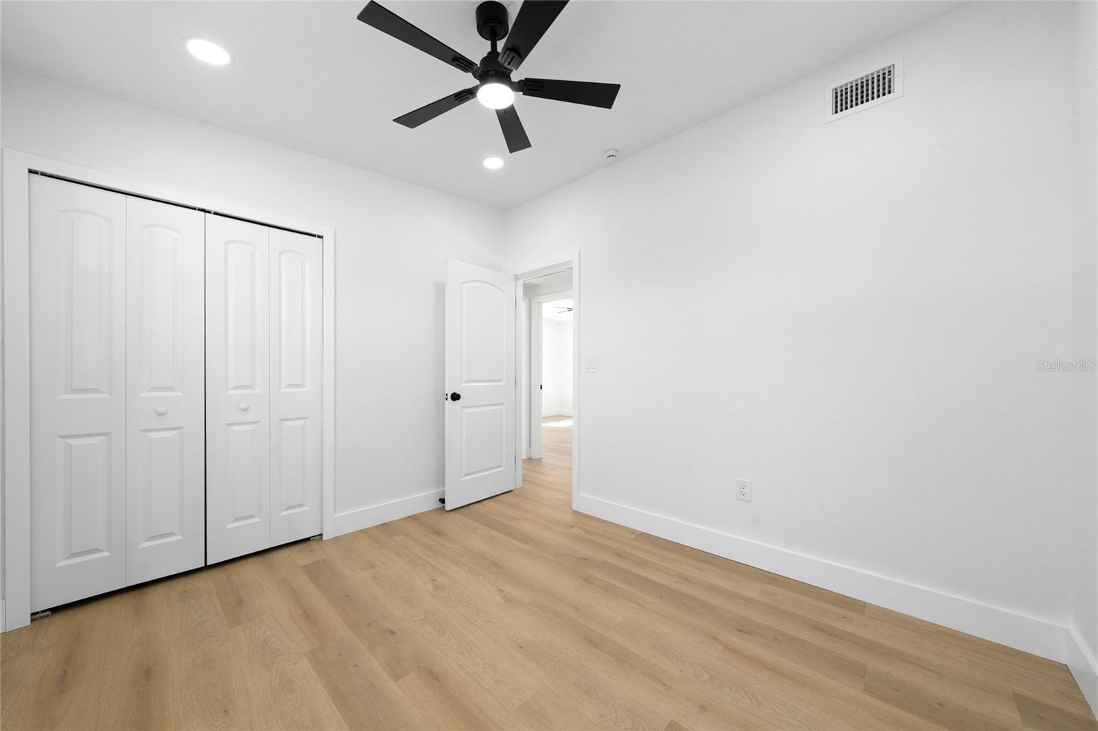 Image 19 of 30 For 1130 Carefree Cove Drive