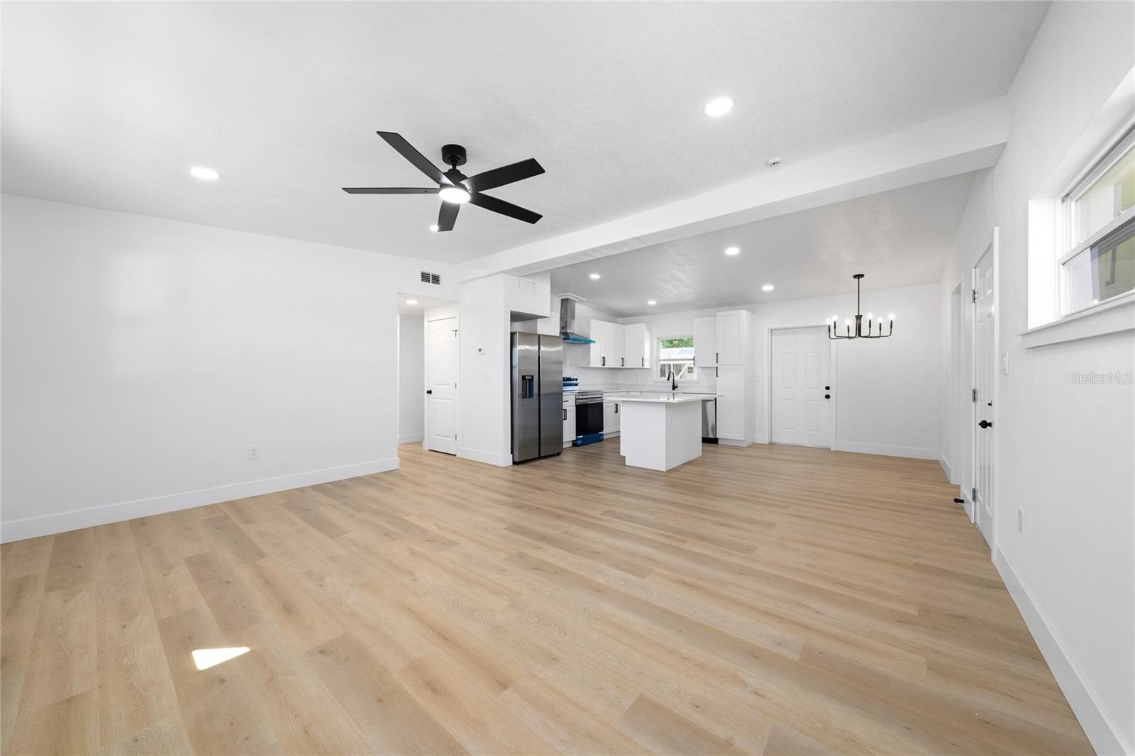 Image 9 of 30 For 1130 Carefree Cove Drive