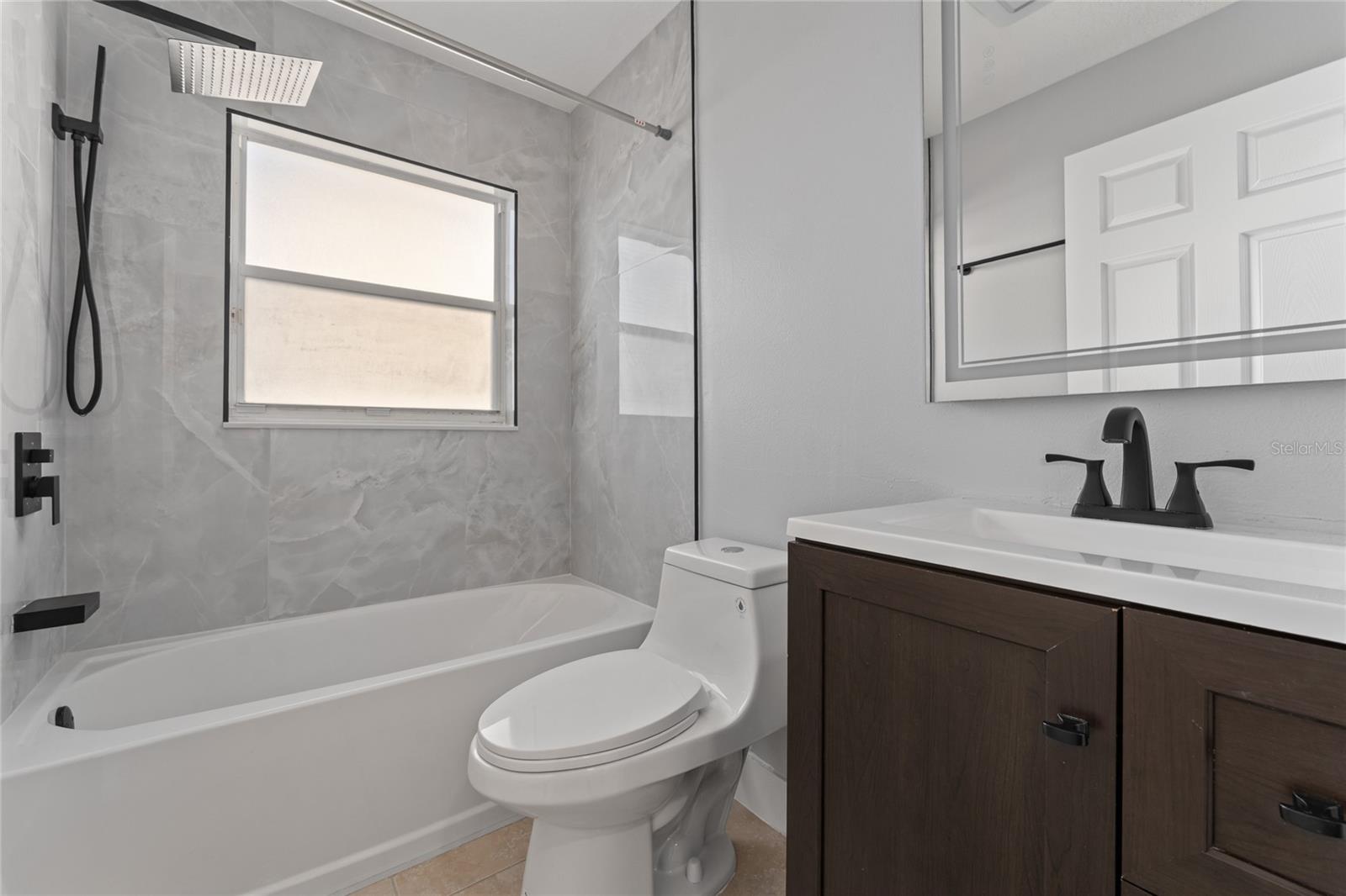 Image 18 of 27 For 760 Country Woods Circle