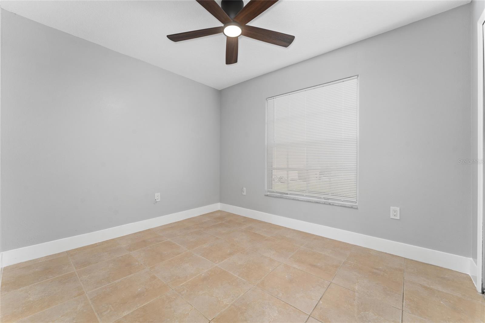 Image 19 of 27 For 760 Country Woods Circle