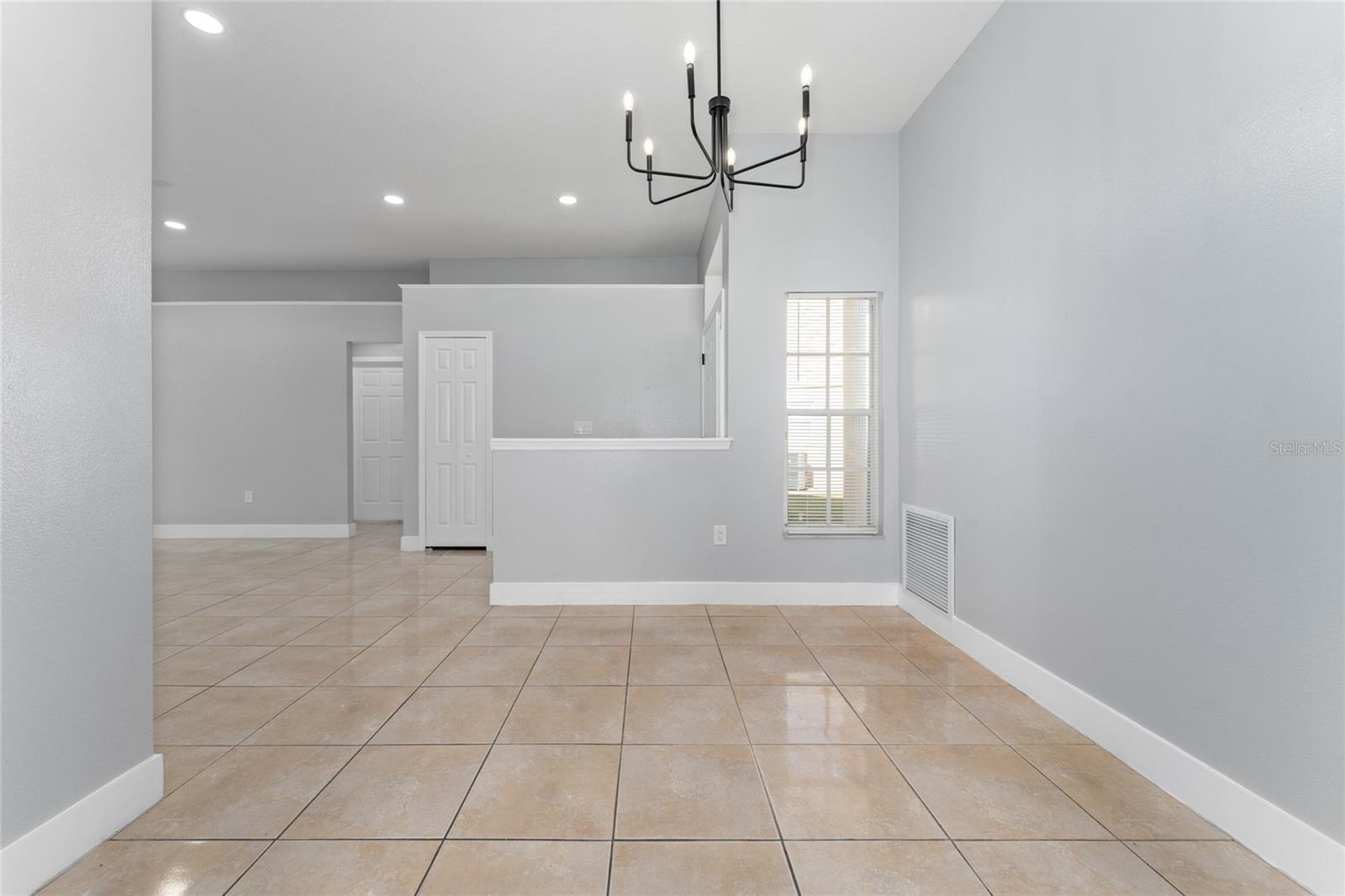 Image 9 of 27 For 760 Country Woods Circle