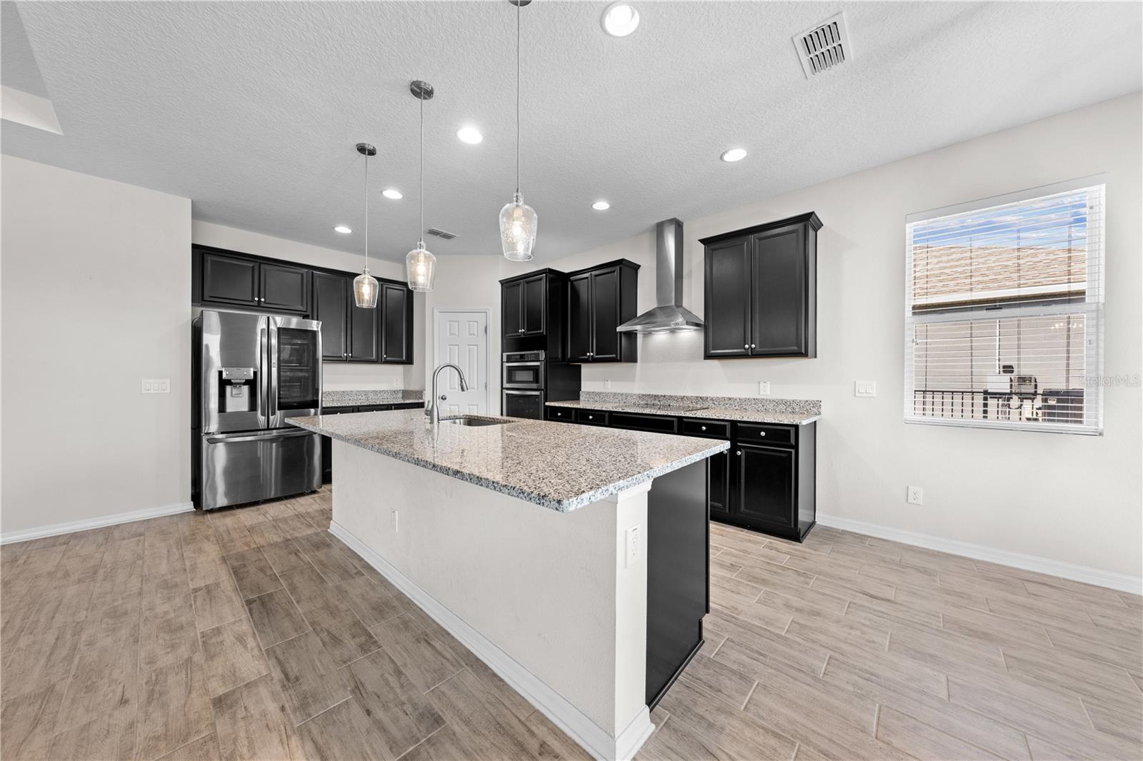 Image 18 of 61 For 1833 Henley Street