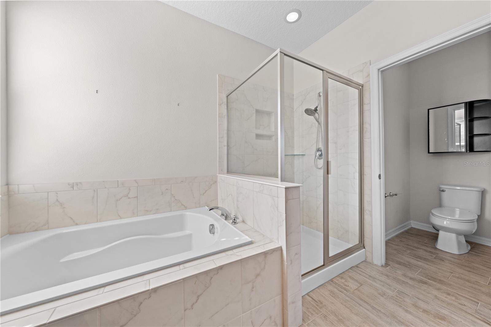 Image 34 of 61 For 1833 Henley Street