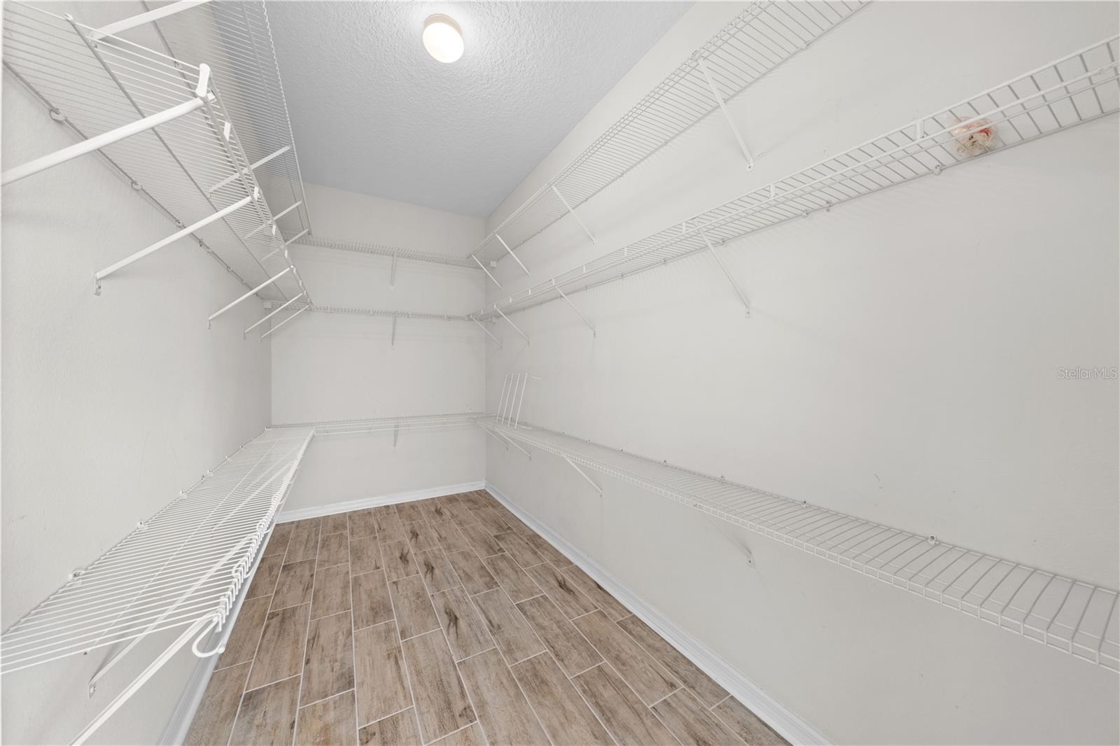 Image 35 of 61 For 1833 Henley Street