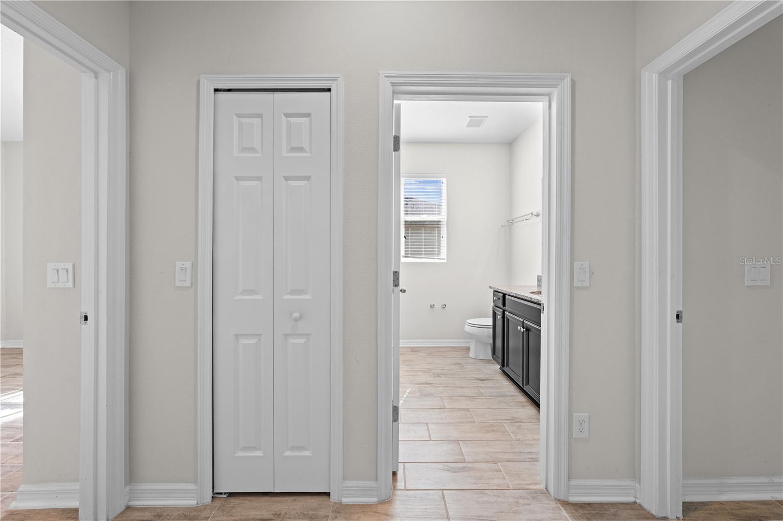 Image 36 of 61 For 1833 Henley Street