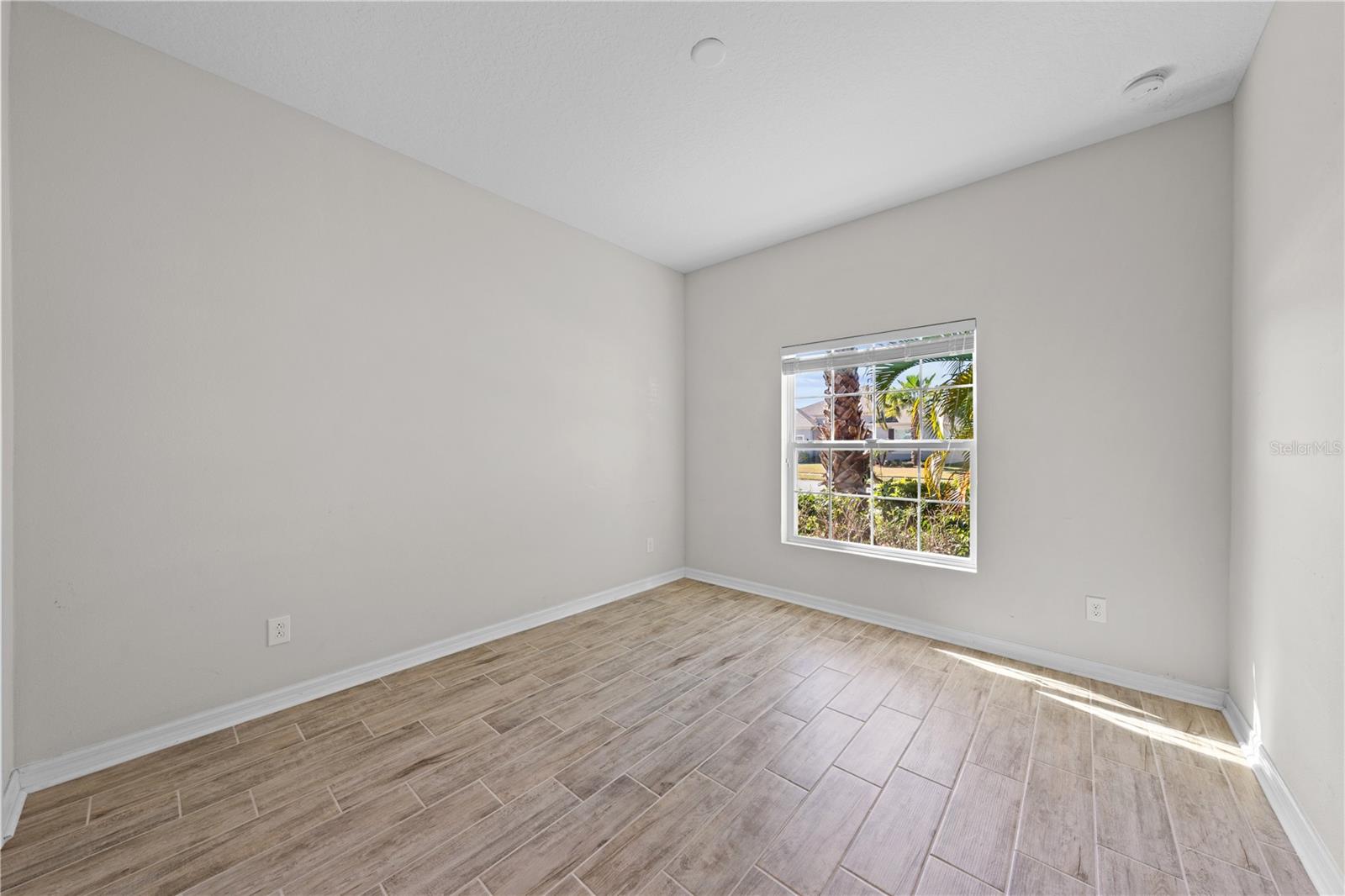 Image 37 of 61 For 1833 Henley Street