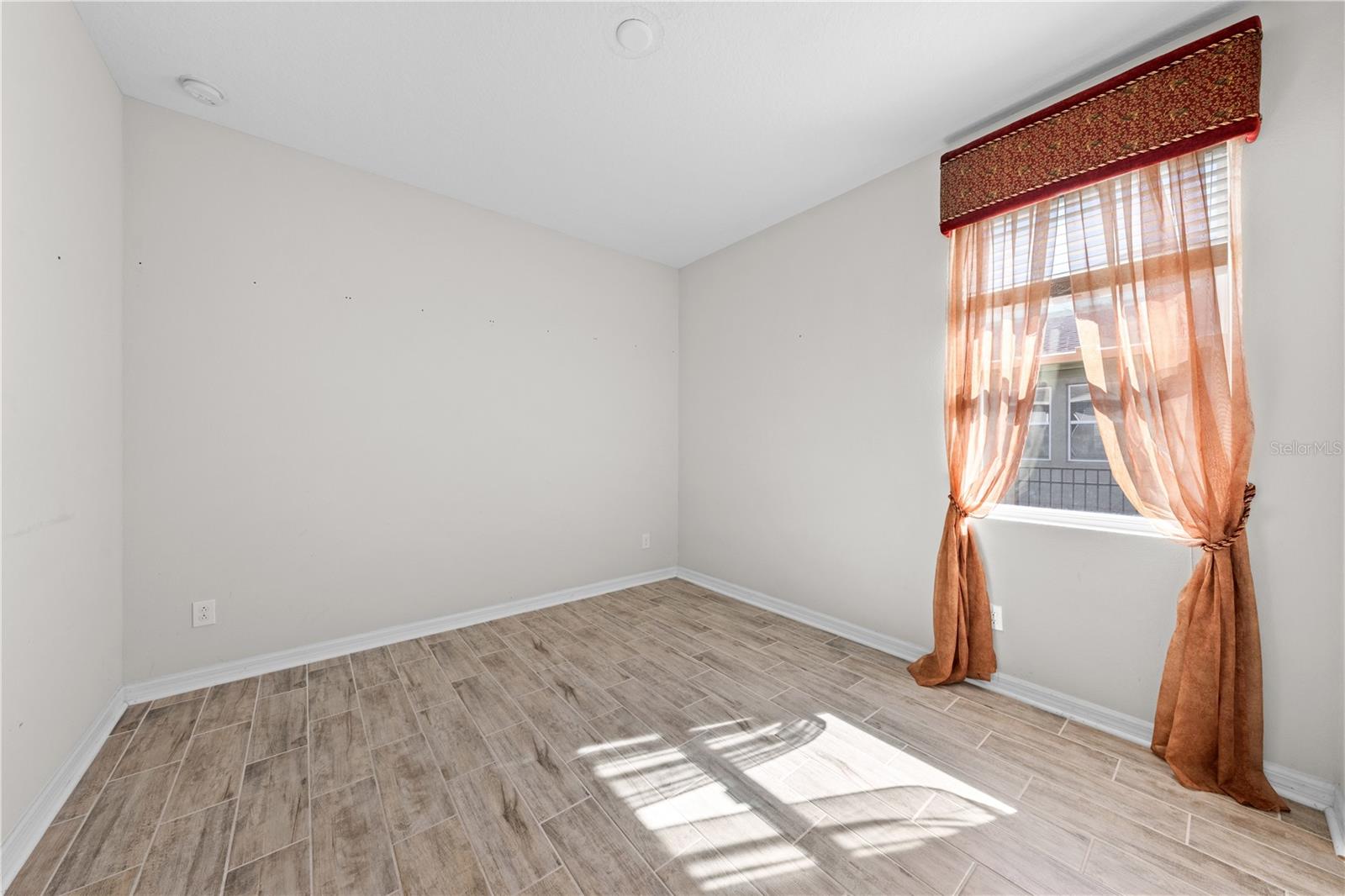 Image 39 of 61 For 1833 Henley Street