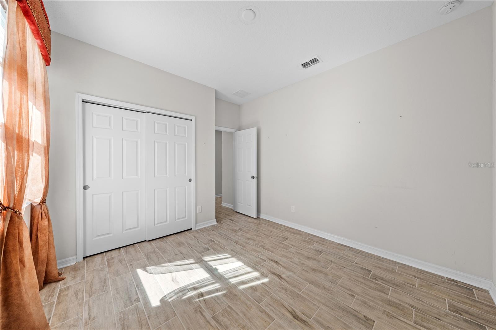 Image 40 of 61 For 1833 Henley Street