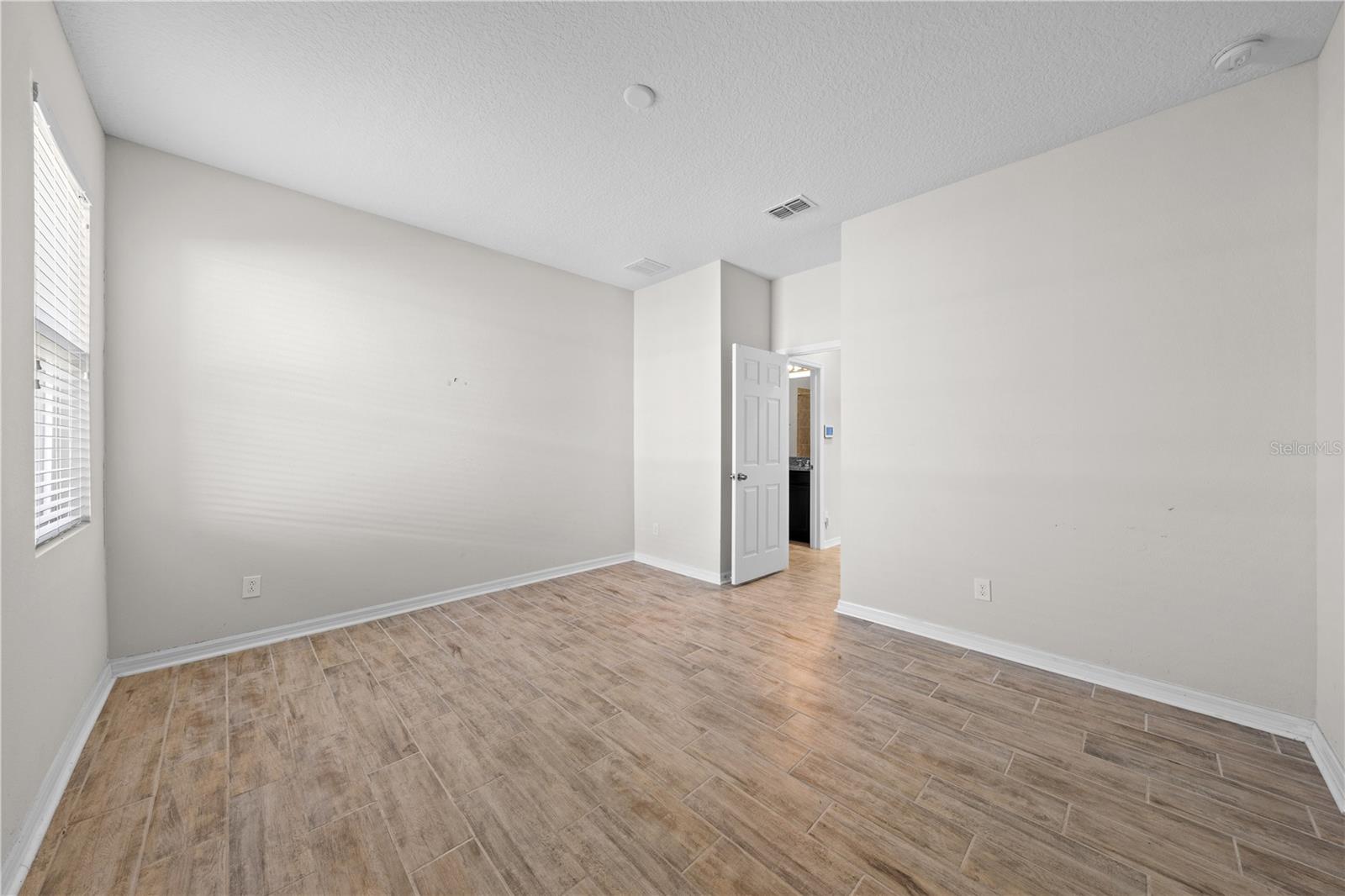 Image 41 of 61 For 1833 Henley Street