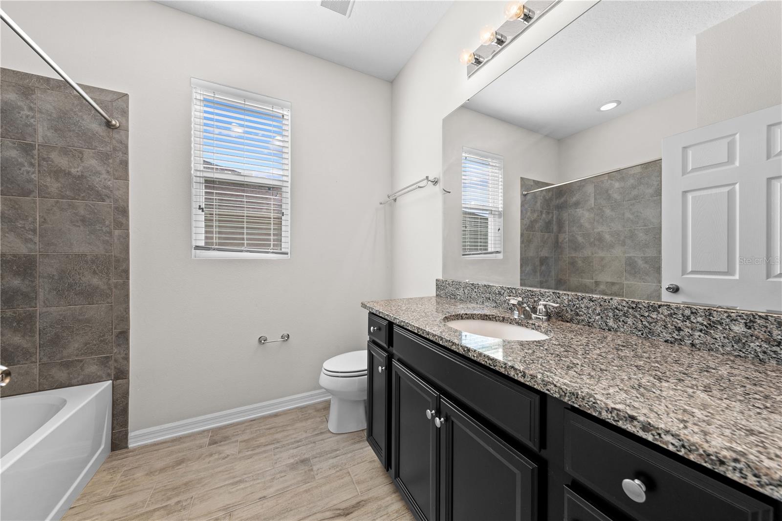 Image 43 of 61 For 1833 Henley Street