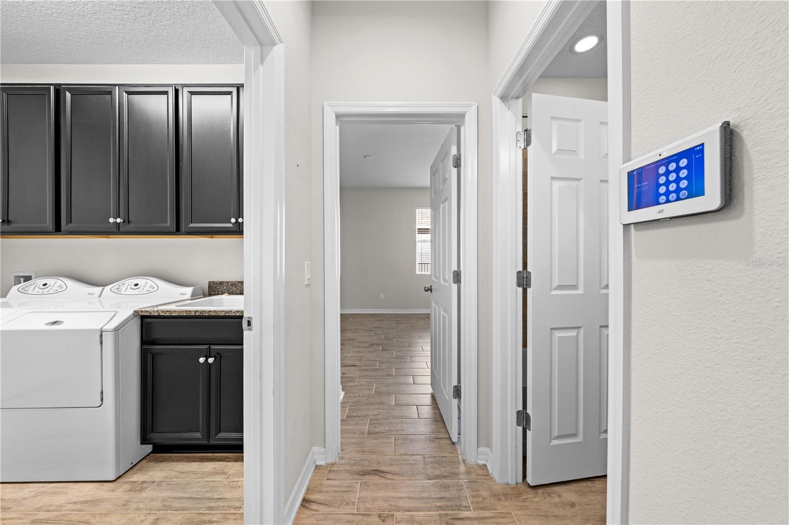 Image 45 of 61 For 1833 Henley Street