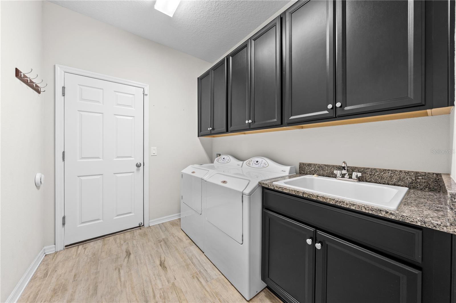 Image 46 of 61 For 1833 Henley Street