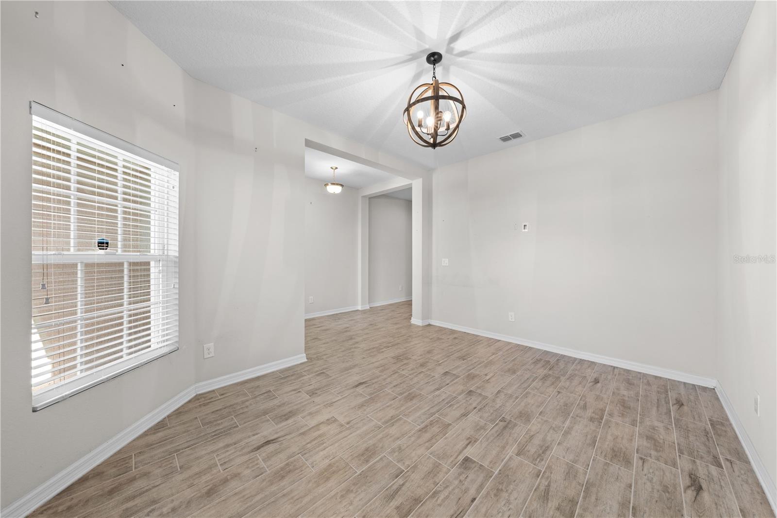 Image 9 of 61 For 1833 Henley Street