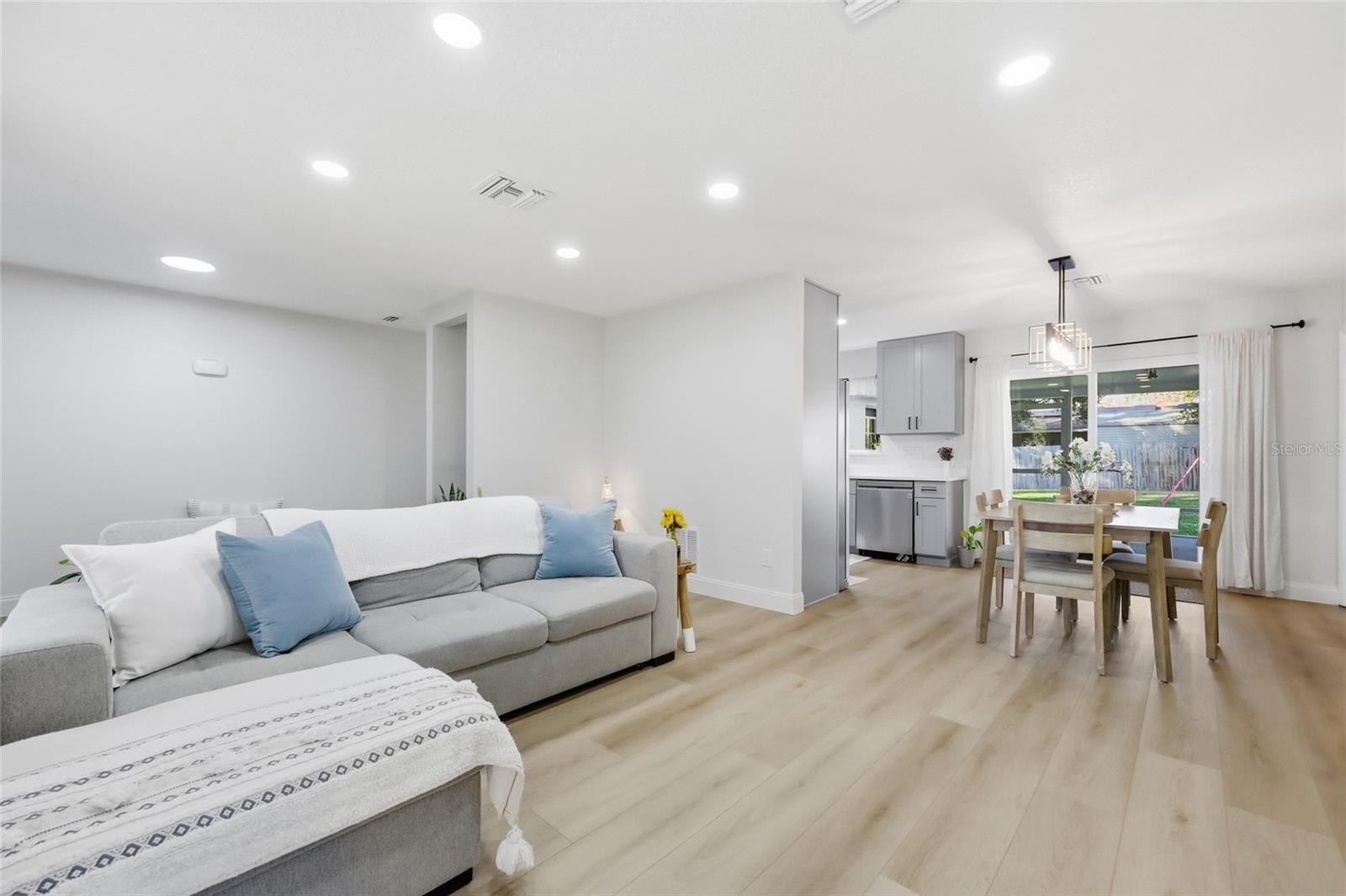 Image 11 of 61 For 512 Garden Heights Drive