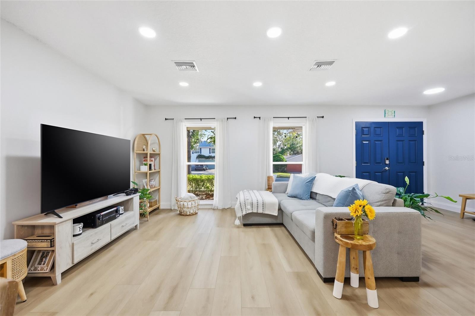 Image 13 of 61 For 512 Garden Heights Drive